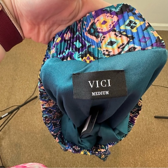 Vici | Colorful Patterned Tie Waisted Pleated Shorts Size Medium NWT - Picture 7 of 8